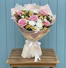 Букет цветов из:  Гвоздики, Орхидеи и Розы в Козельске
