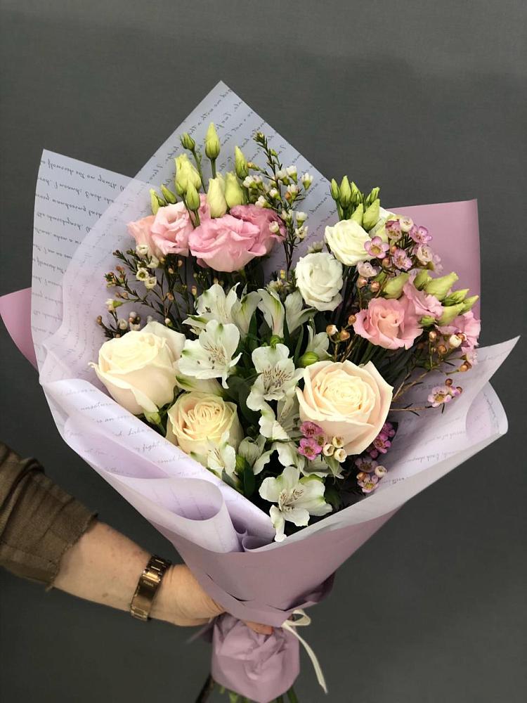 Букет цветов из: Альстромерии, Розы и Лизиантусы в Козельске