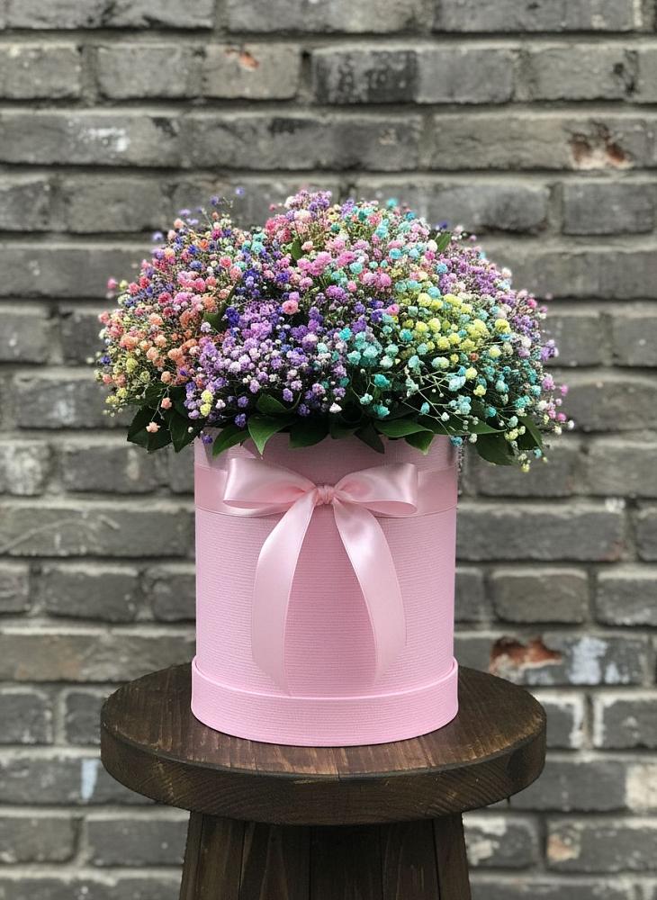 Цветочная композиция из Гипсофила и Розы в шляпной коробке в Козельске