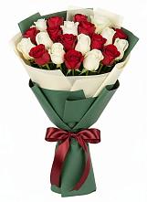 Букет Микс из красных и белых роз в Козельске