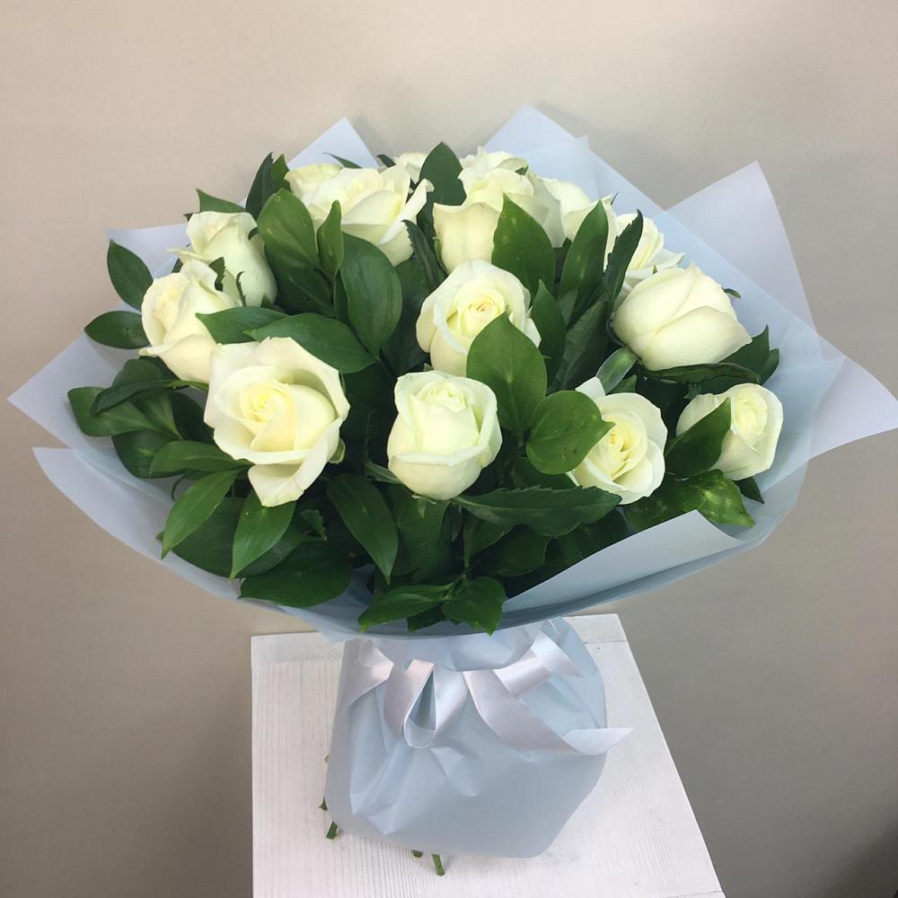 Букет 15 Белых роз Проуд в Козельске