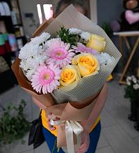 Букет цветов из:  Герберы, Розы и Хризантемы в Козельске