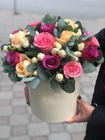 Цветочная композиция из Розы в шляпной коробке в Козельске