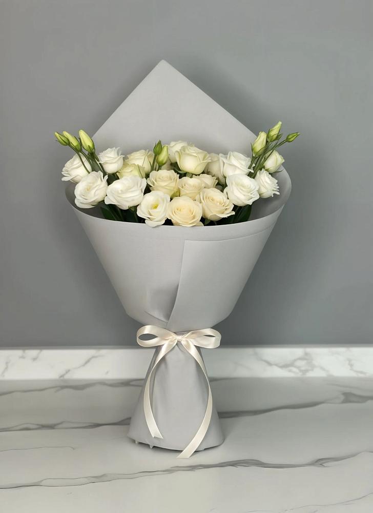 Букет цветов из: Розы и Лизиантусы в Козельске