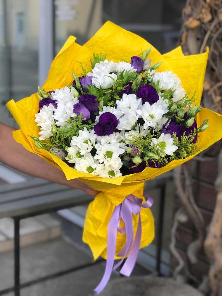 Букет цветов из: Ирисы, Хризантемы и Ромашки в Козельске