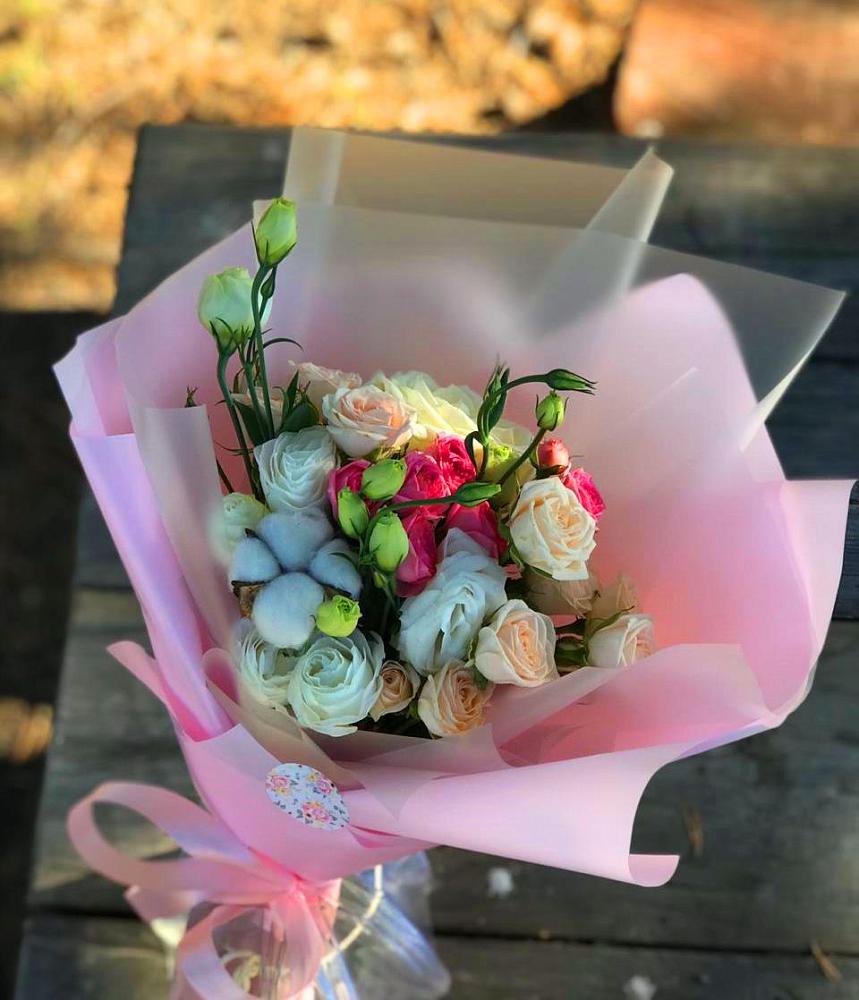 Букет цветов из: Розы и Лизиантусы в Козельске