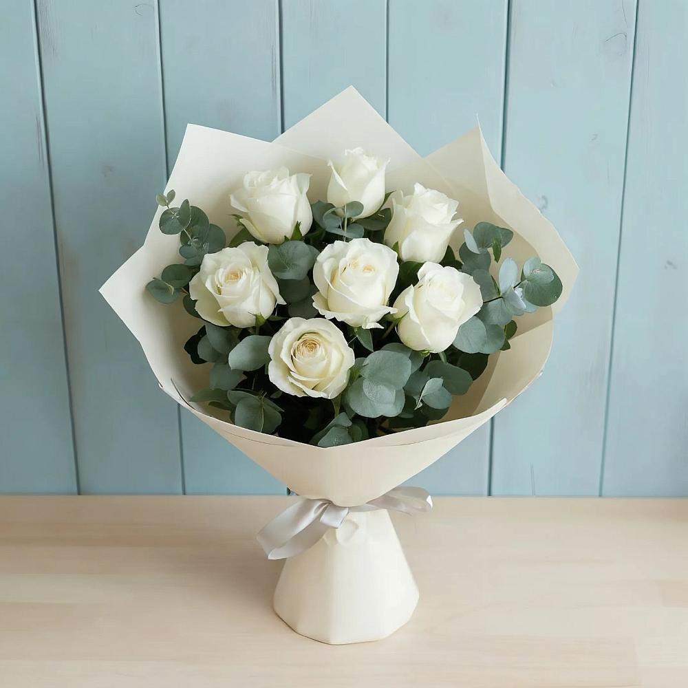Букет Белые розы в Эвкалипте в Козельске