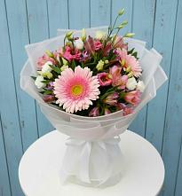Букет цветов из:  Герберы, Альстромерии и Лизиантусы в Козельске