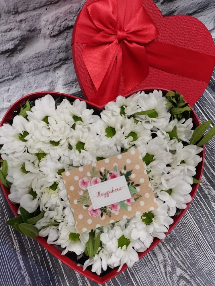 Цветочная композиция из Хризантемы в виде сердца в Козельске