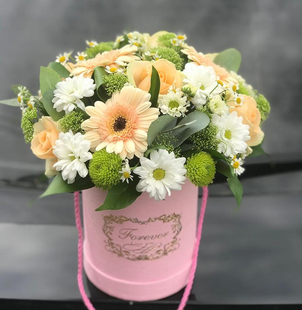 Цветочная композиция из Розы, Герберы и Хризантемы в шляпной коробке в Козельске