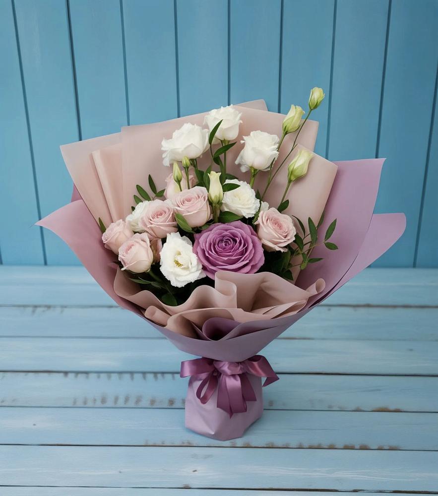 Букет цветов из: Розы и Лизиантусы в Козельске